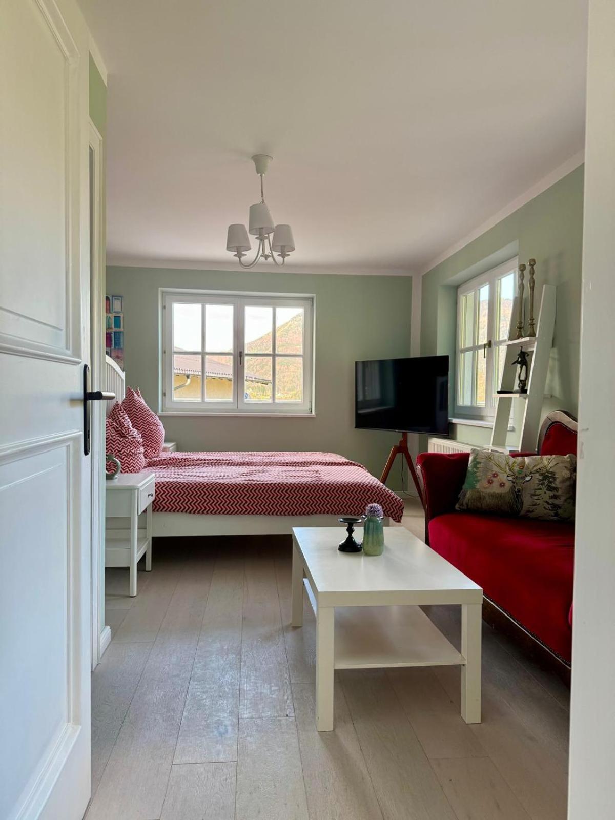 Liva Living, Mit Berg- Und Seeblick, Grosse Terrassen *